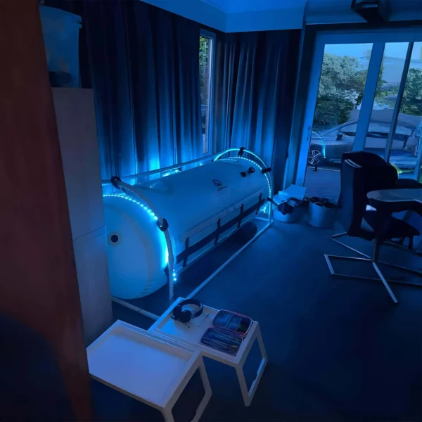 Hyperbaric chamber blue light