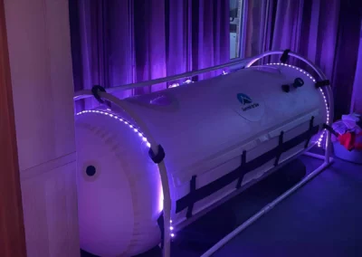 Hyperbaric chamber purple light